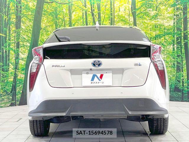 Toyota PRIUS 2016-01 8146460-14