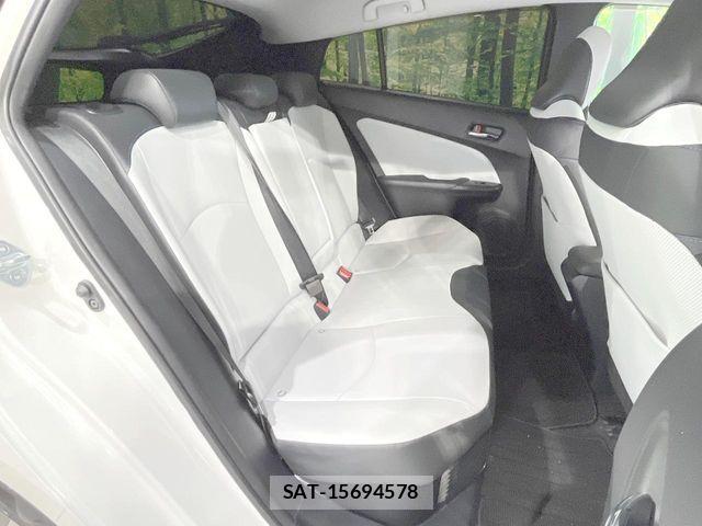 Toyota PRIUS 2016-01 8146460-8