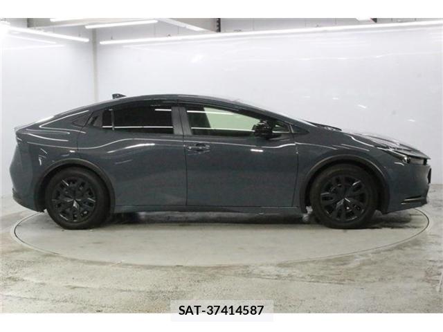 Toyota PRIUS 2023-02 8146453-3