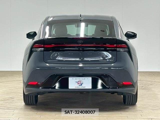 Toyota PRIUS 2023-11 8146437-15