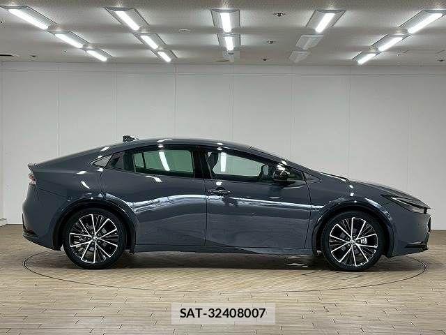 Toyota PRIUS 2023-11 8146437-17