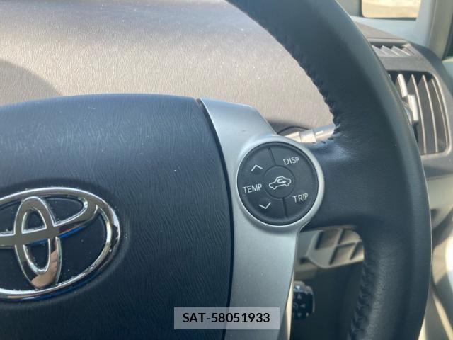 Toyota PRIUS 2015-02 8159033-12