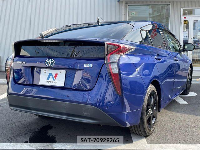 Toyota PRIUS 2017-11 8159027-16