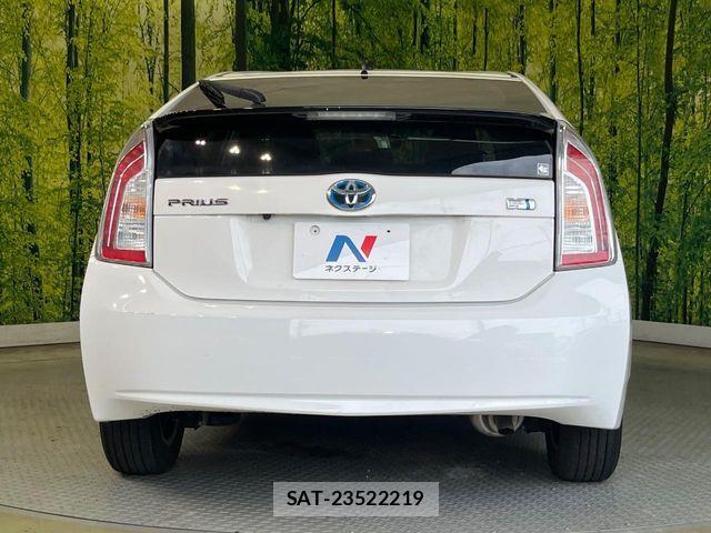 Toyota PRIUS 2015-06 8159032-14