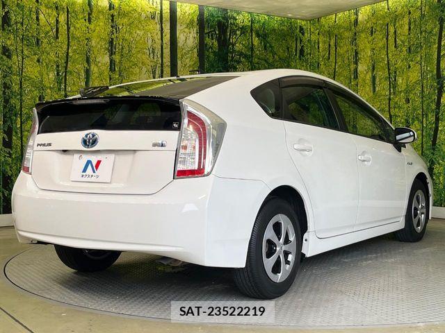 Toyota PRIUS 2015-06 8159032-16