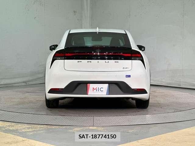 Toyota PRIUS 2023-02 8159019-5