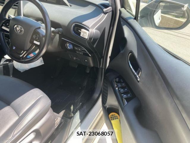 Toyota PRIUS 2018-07 8159030-12