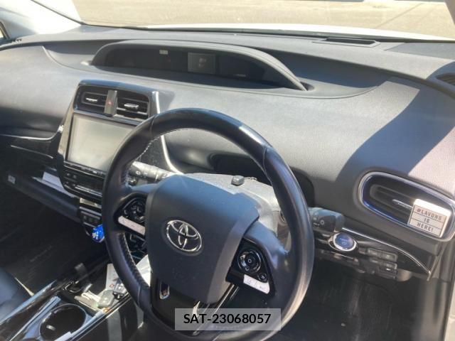 Toyota PRIUS 2018-07 8159030-14
