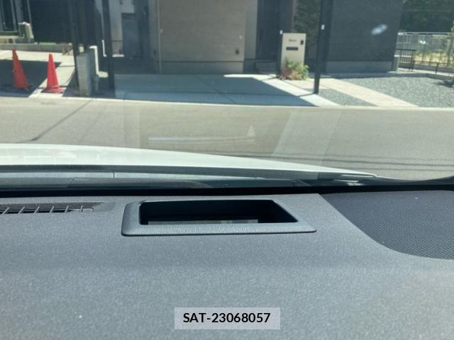 Toyota PRIUS 2018-07 8159030-26