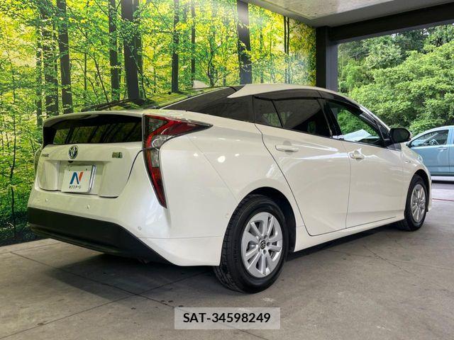 Toyota PRIUS 2018-07 8159028-16