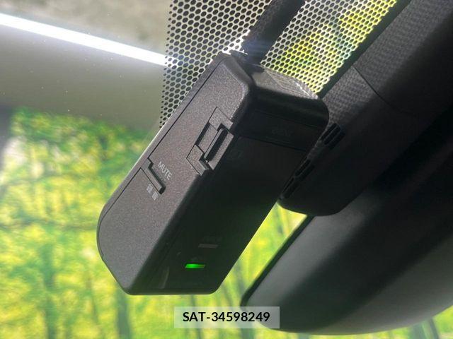 Toyota PRIUS 2018-07 8159028-6
