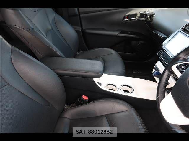 Toyota PRIUS 2017-06 8159023-12