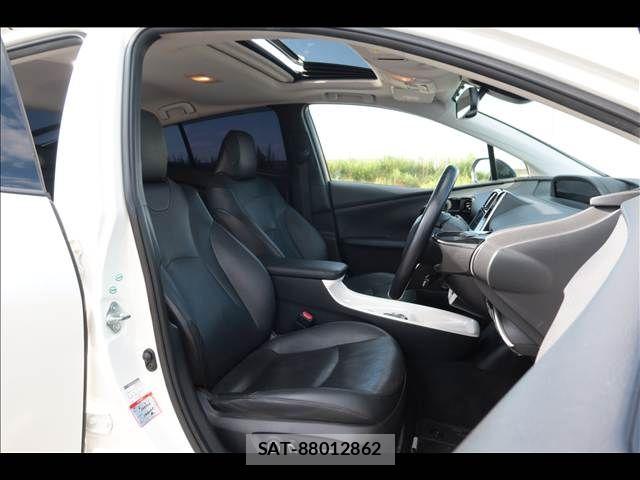 Toyota PRIUS 2017-06 8159023-13