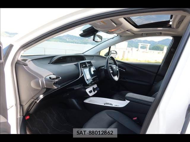Toyota PRIUS 2017-06 8159023-15
