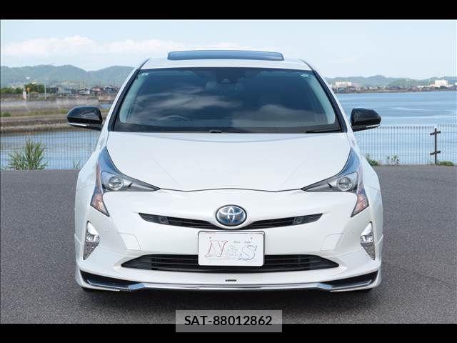 Toyota PRIUS 2017-06 8159023-1