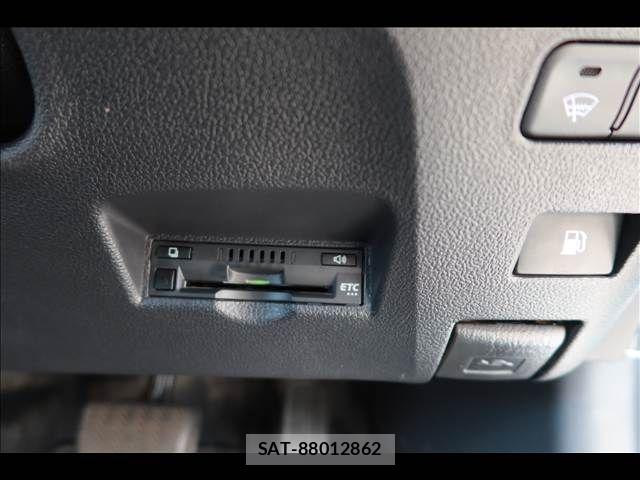Toyota PRIUS 2017-06 8159023-20