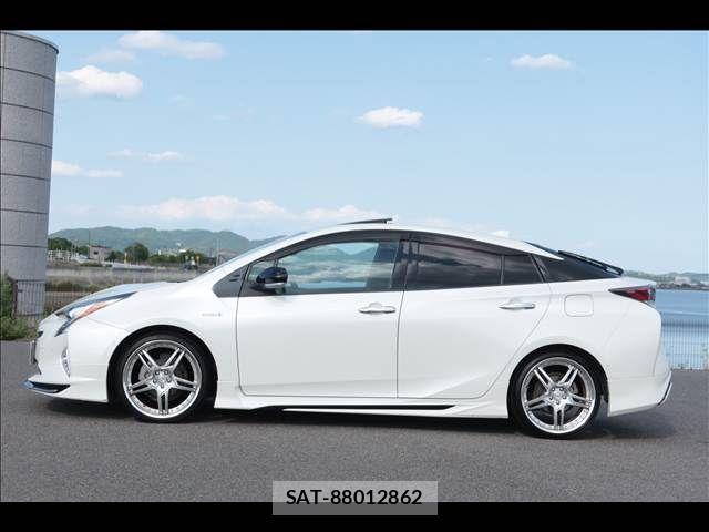 Toyota PRIUS 2017-06 8159023-2