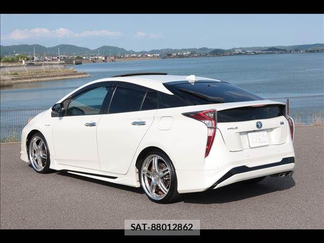 Toyota PRIUS 2017-06 8159023-3