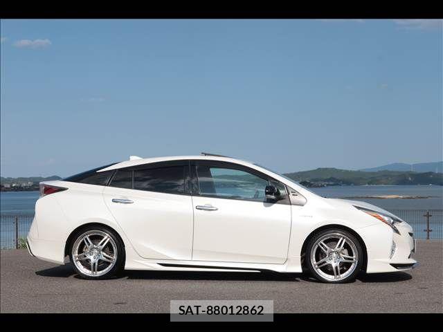 Toyota PRIUS 2017-06 8159023-6