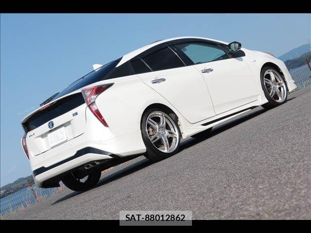 Toyota PRIUS 2017-06 8159023-7