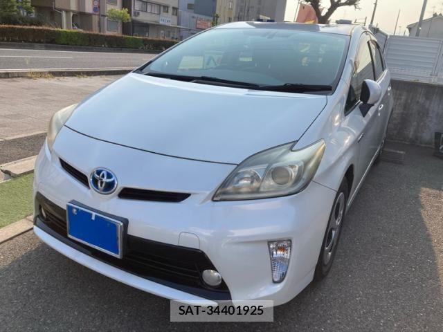 Toyota PRIUS 2012-04 8209654-0