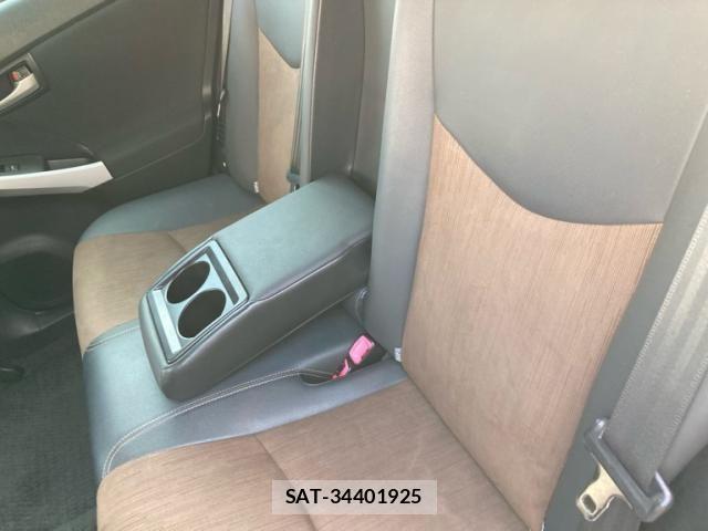 Toyota PRIUS 2012-04 8209654-13