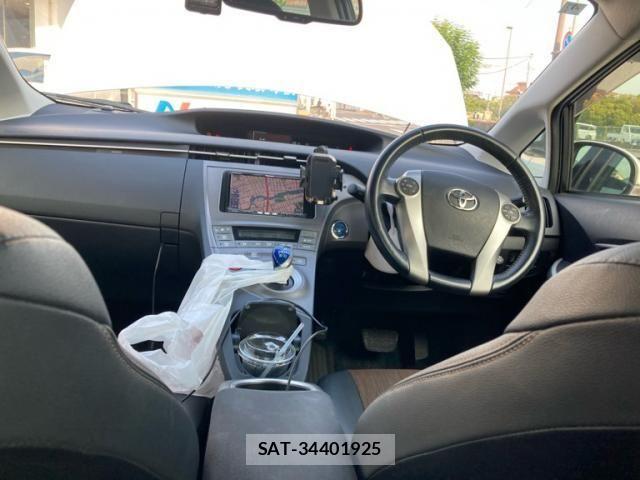 Toyota PRIUS 2012-04 8209654-14