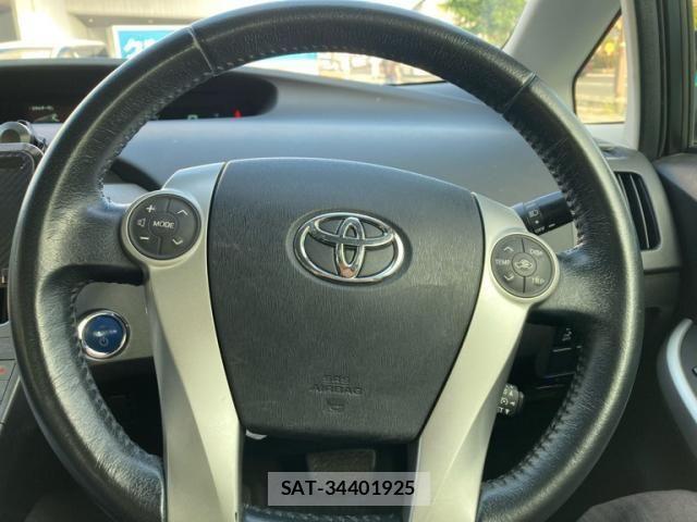 Toyota PRIUS 2012-04 8209654-17