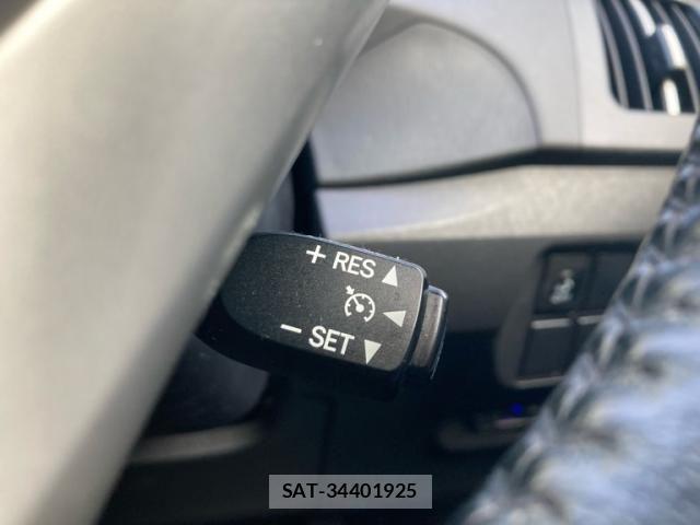 Toyota PRIUS 2012-04 8209654-18
