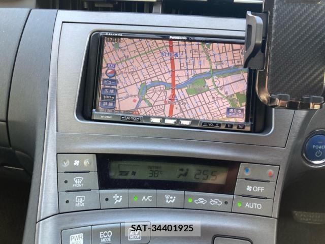 Toyota PRIUS 2012-04 8209654-21