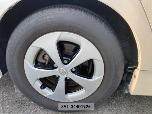 Toyota PRIUS 2012-04 8209654-4