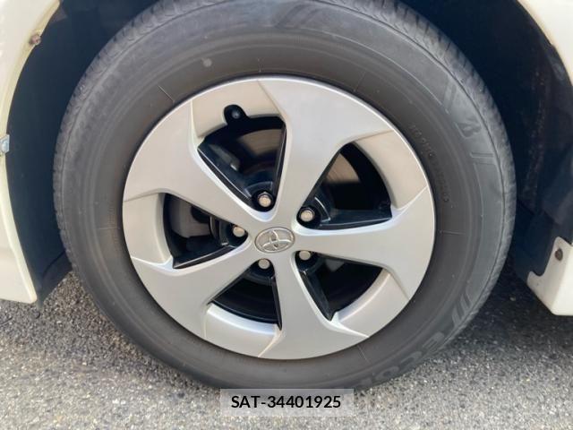 Toyota PRIUS 2012-04 8209654-5