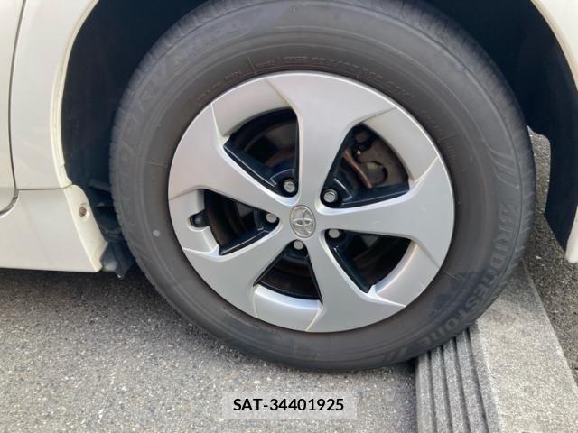Toyota PRIUS 2012-04 8209654-6