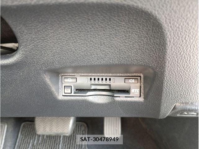 Toyota PRIUS 2019-06 8209612-10