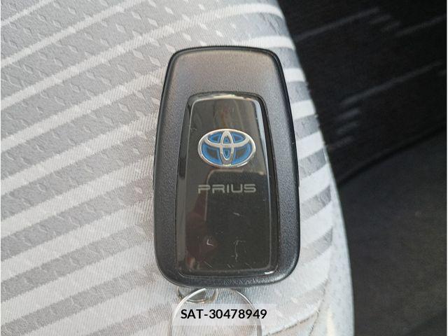 Toyota PRIUS 2019-06 8209612-12
