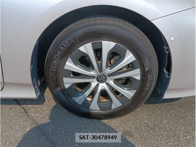 Toyota PRIUS 2019-06 8209612-14