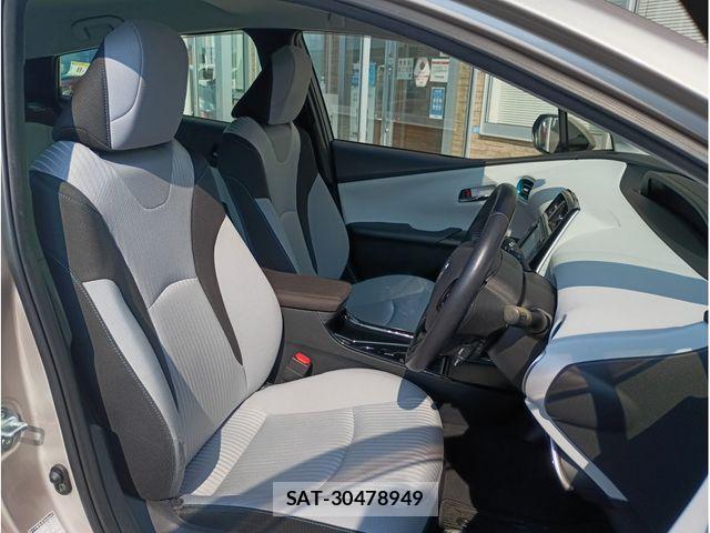 Toyota PRIUS 2019-06 8209612-1