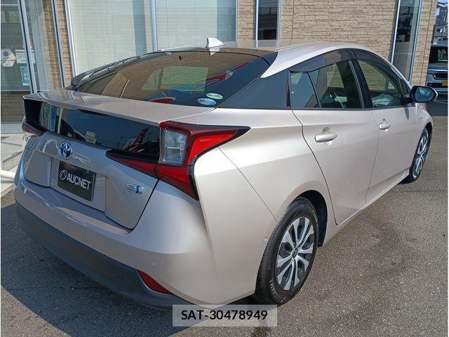 Toyota PRIUS 2019-06 8209612-2