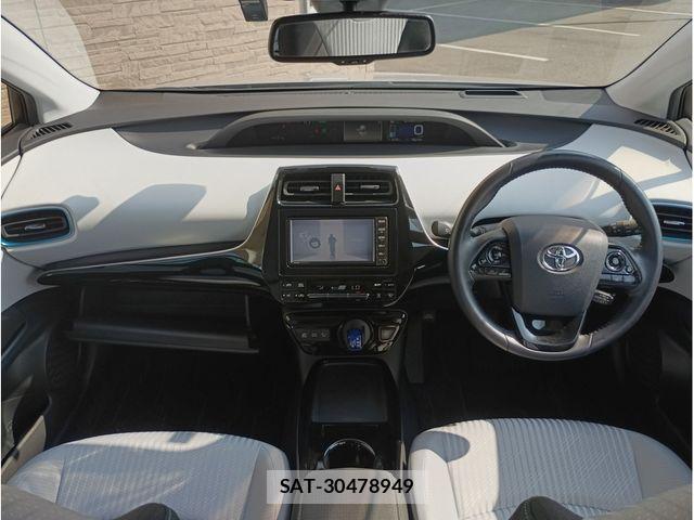 Toyota PRIUS 2019-06 8209612-6
