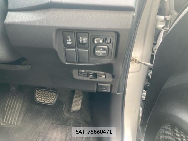 Toyota PRIUS 2012-03 8209658-9