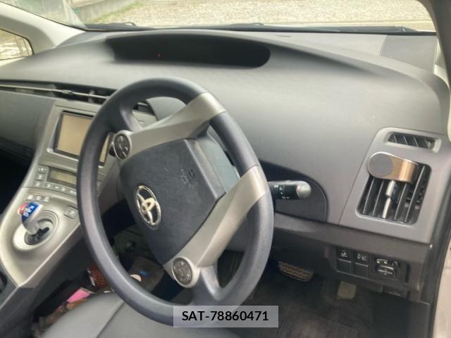 Toyota PRIUS 2012-03 8209658-10