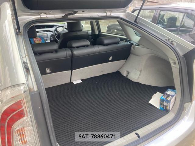 Toyota PRIUS 2012-03 8209658-14