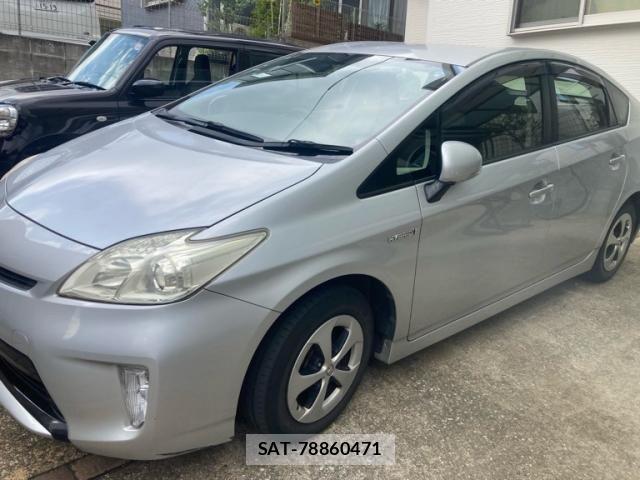 Toyota PRIUS 2012-03 8209658-1