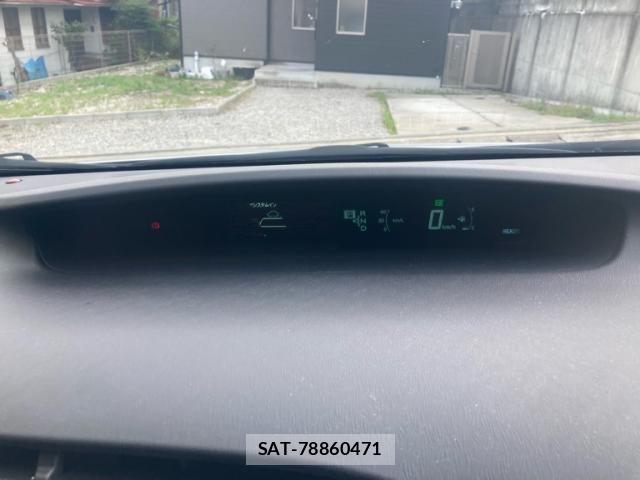 Toyota PRIUS 2012-03 8209658-19
