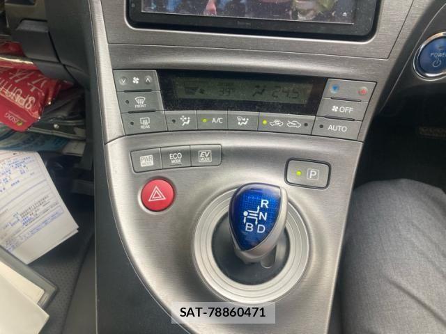 Toyota PRIUS 2012-03 8209658-21