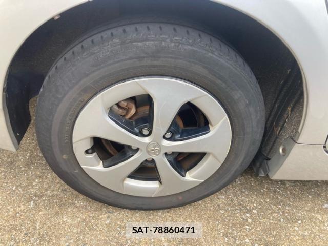 Toyota PRIUS 2012-03 8209658-4