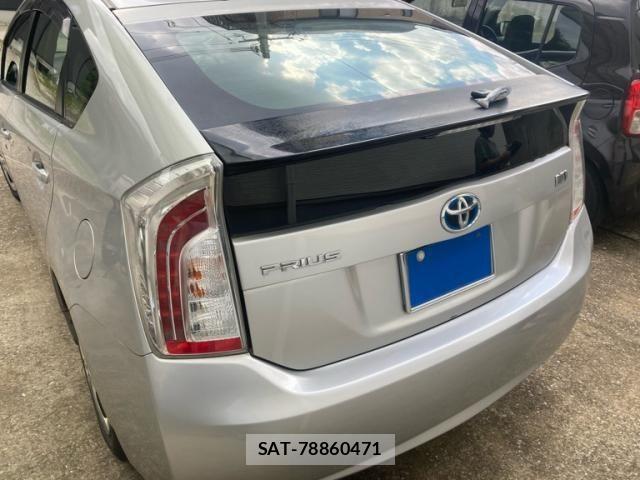 Toyota PRIUS 2012-03 8209658-7
