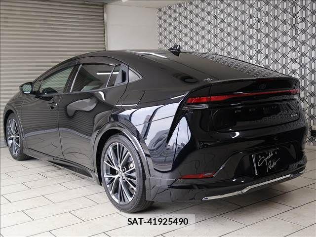 Toyota PRIUS 2023-02 8209572-1