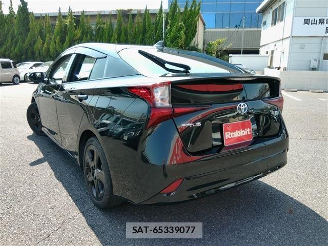 Toyota PRIUS 2021-09 8209604-10
