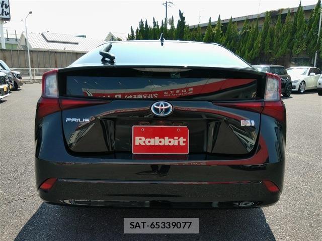 Toyota PRIUS 2021-09 8209604-11